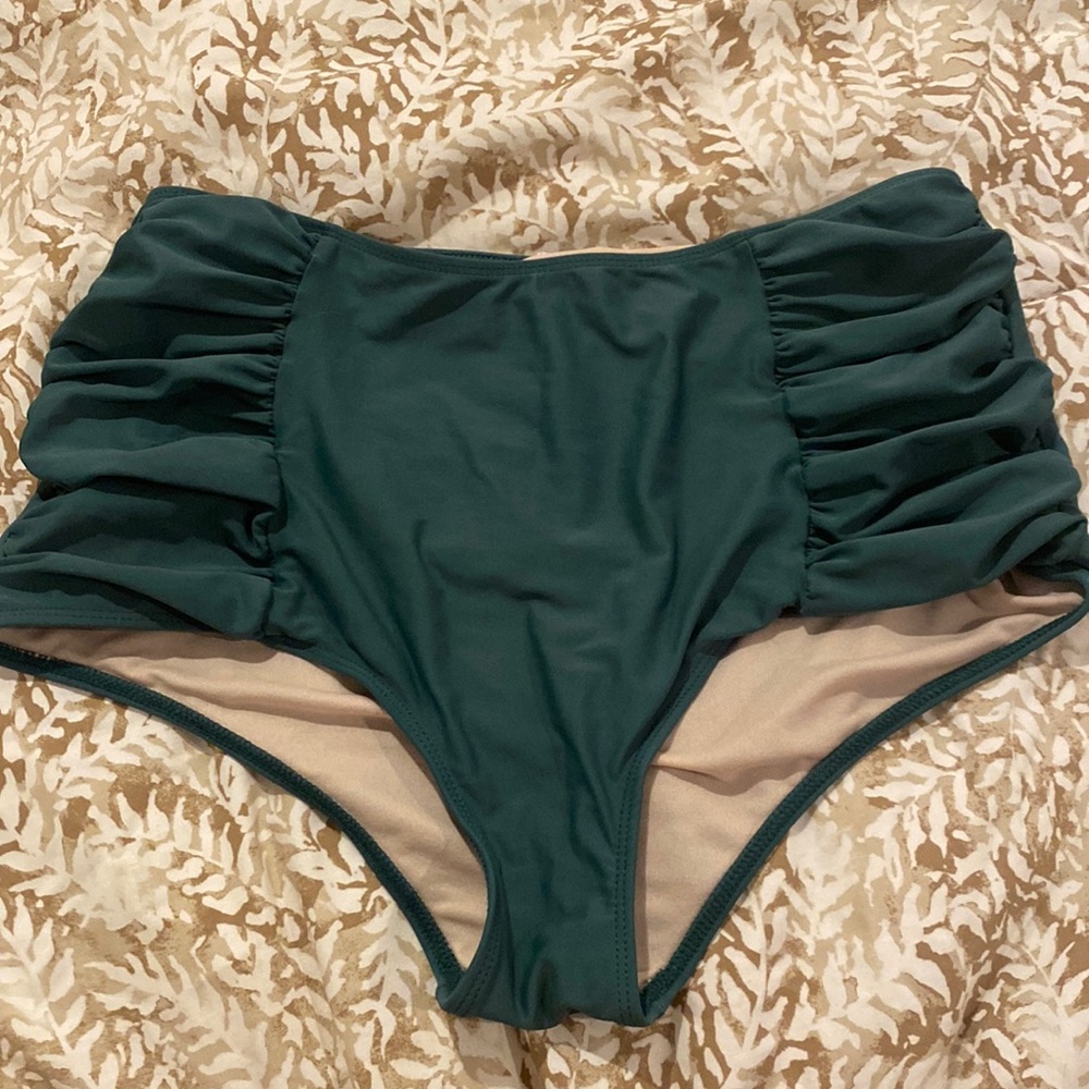 Kortni Jeane bottoms
